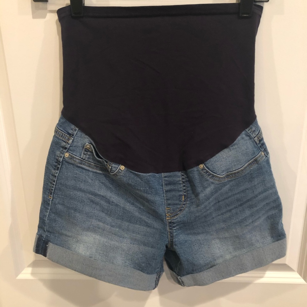 Levi’s Signature Gold Maternity Shorts
